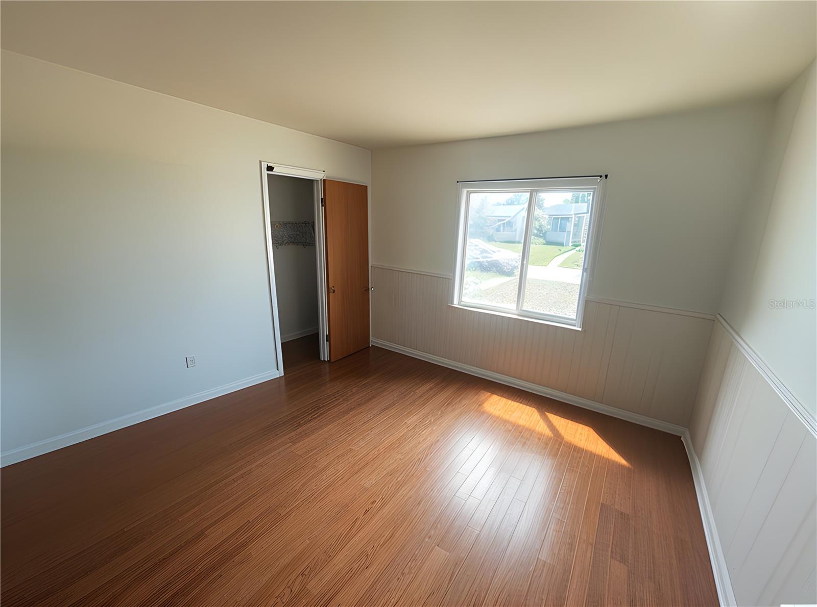 Image 6 of 13 For 2435 37th Avenue N