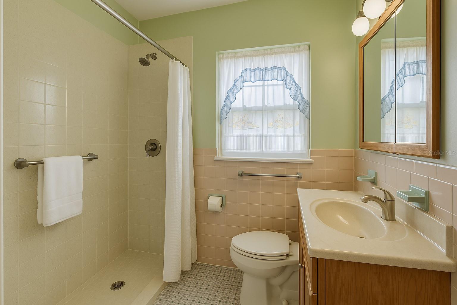 Image 7 of 13 For 2435 37th Avenue N