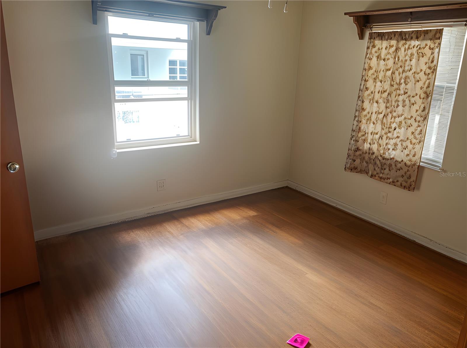 Image 8 of 13 For 2435 37th Avenue N