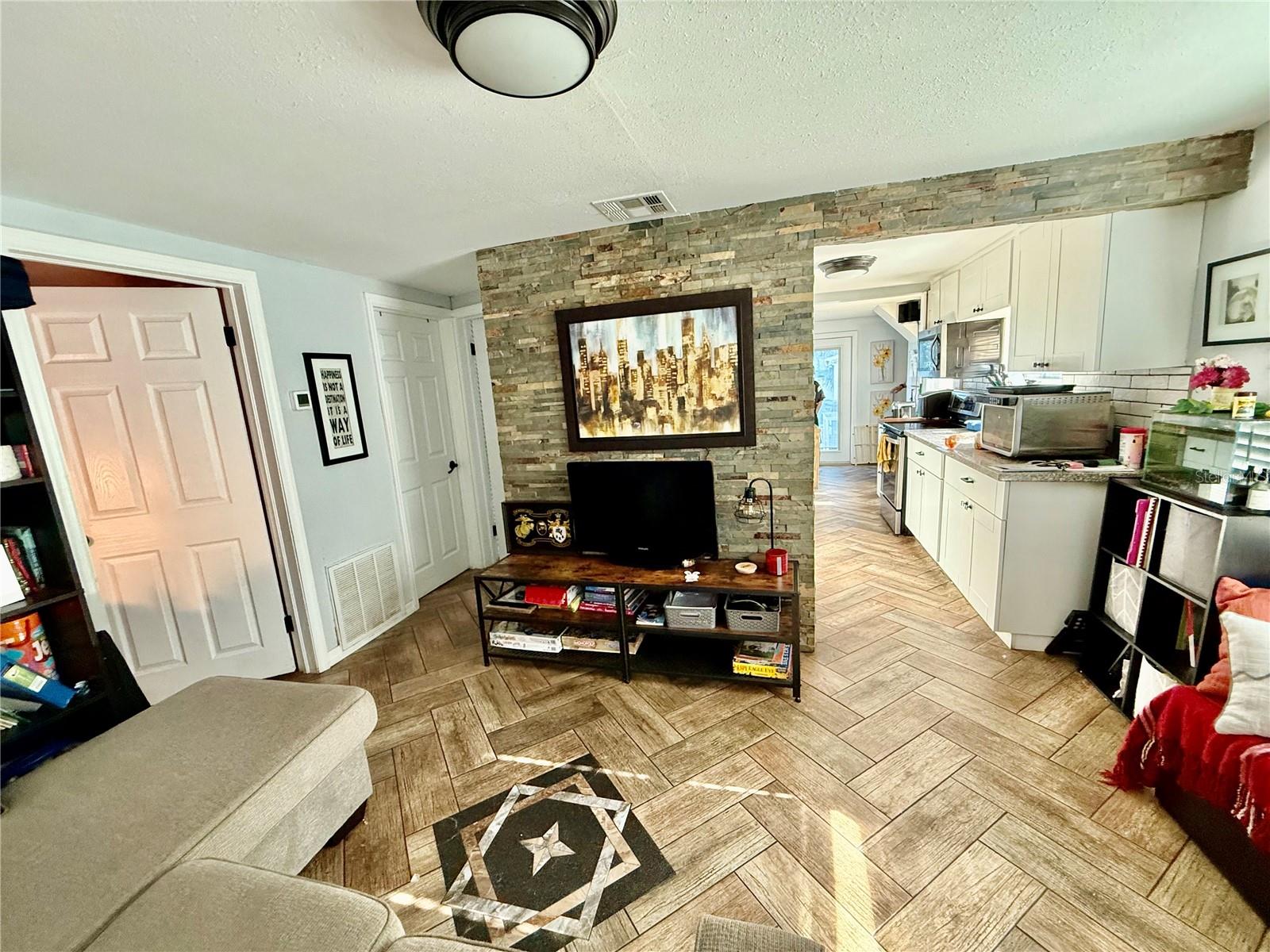 Image 3 of 12 For 3970 56th Ave N