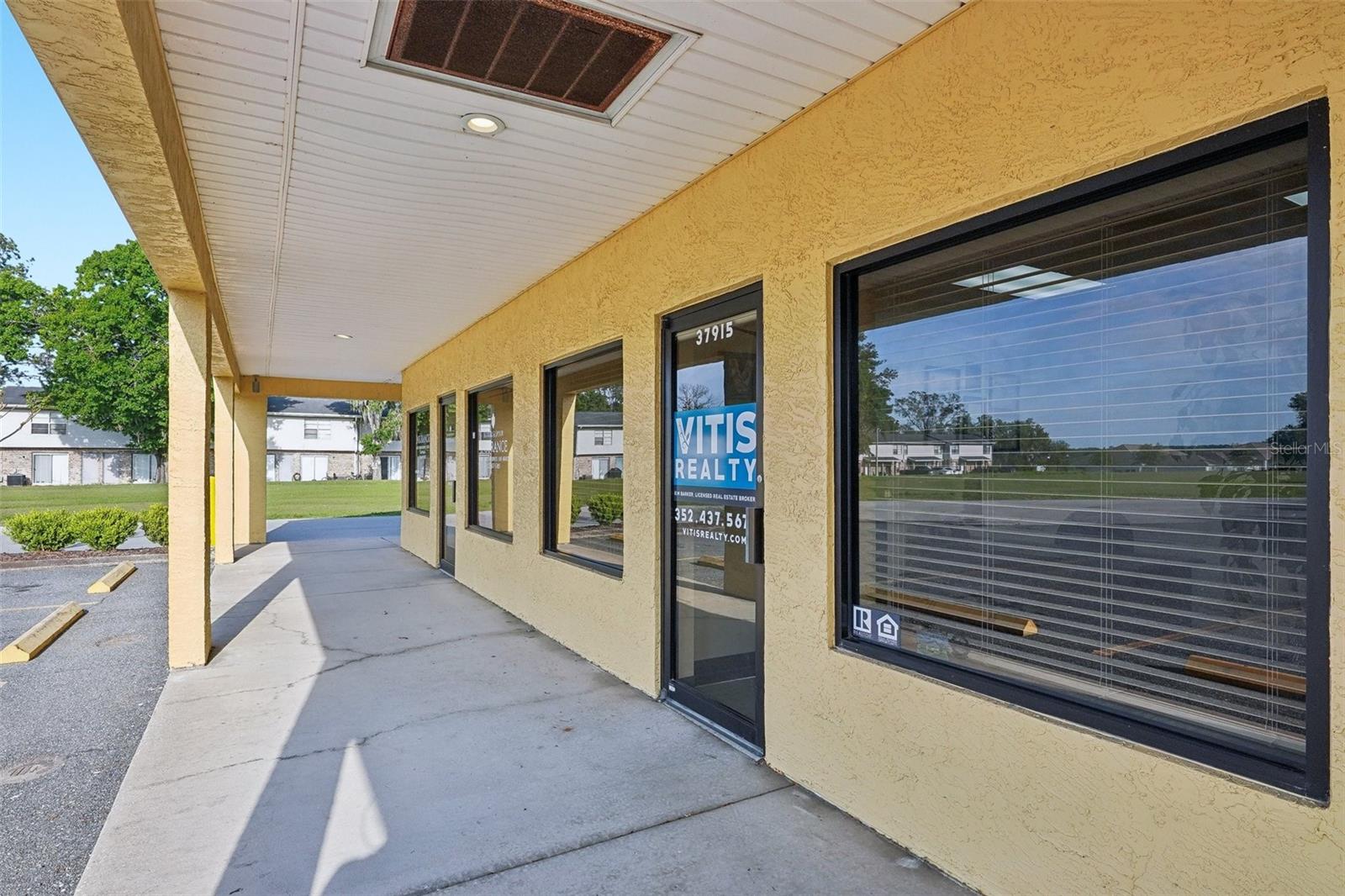 Listing photo id 8 for 37915 Heather Place 7