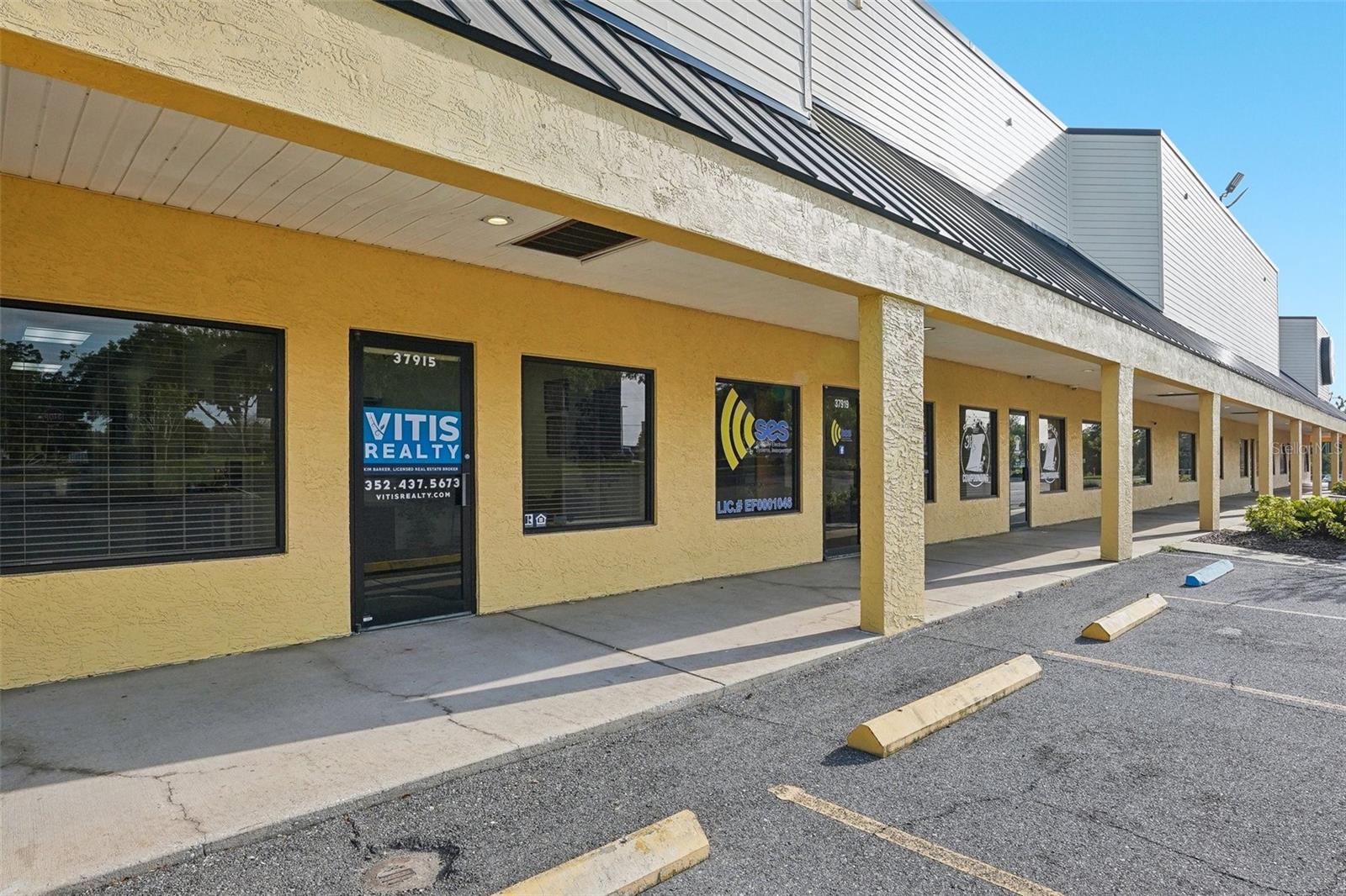 Listing photo id 10 for 37915 Heather Place 7
