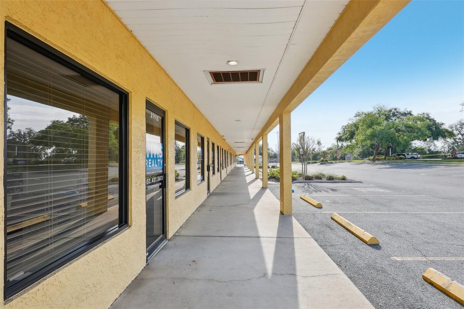 Listing photo id 11 for 37915 Heather Place 7