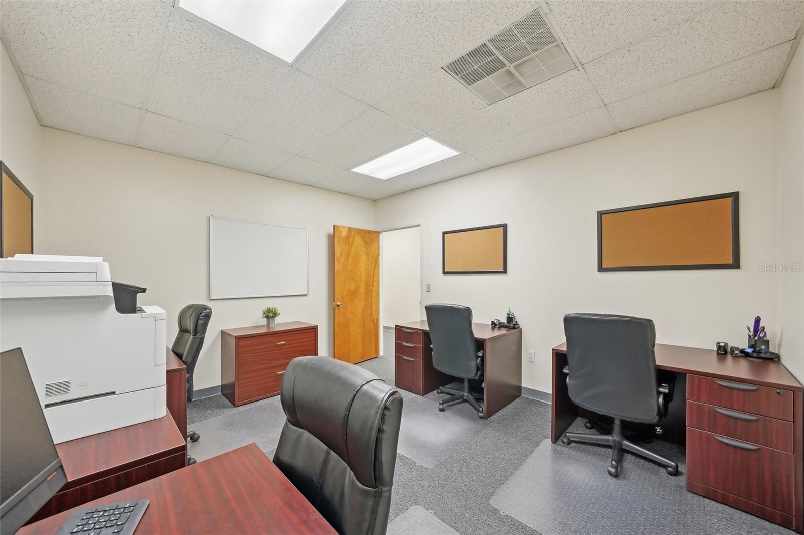 Listing photo id 27 for 37915 Heather Place 7