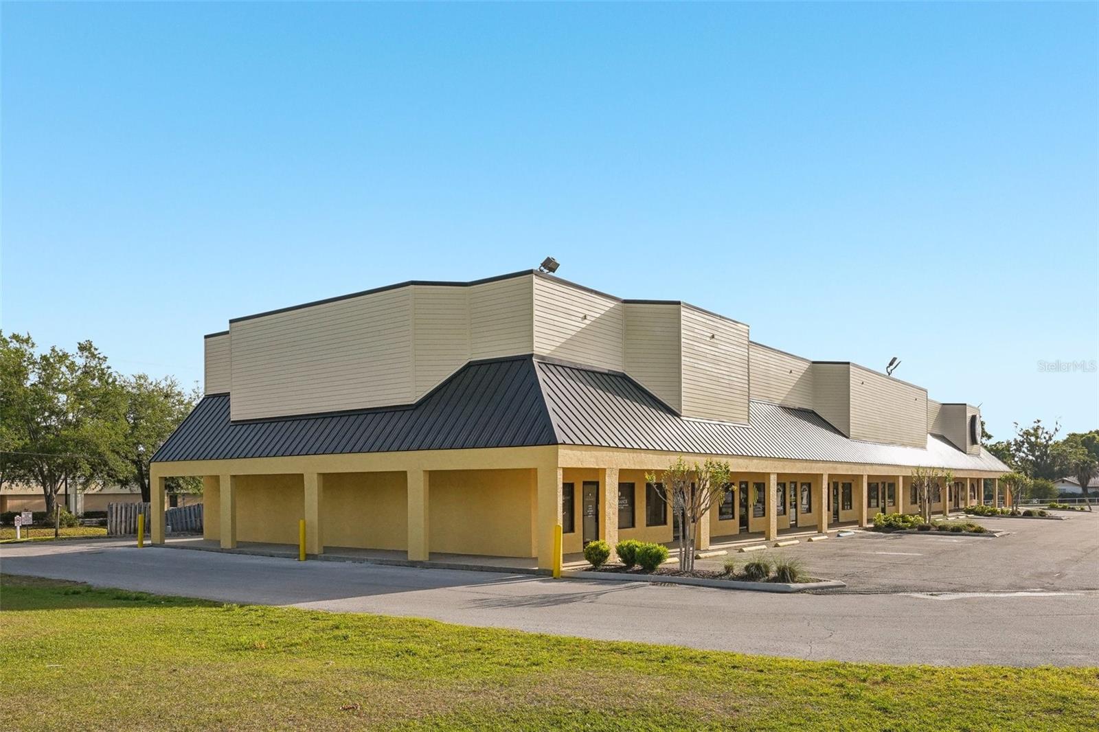 Listing photo id 1 for 37915 Heather Place 7