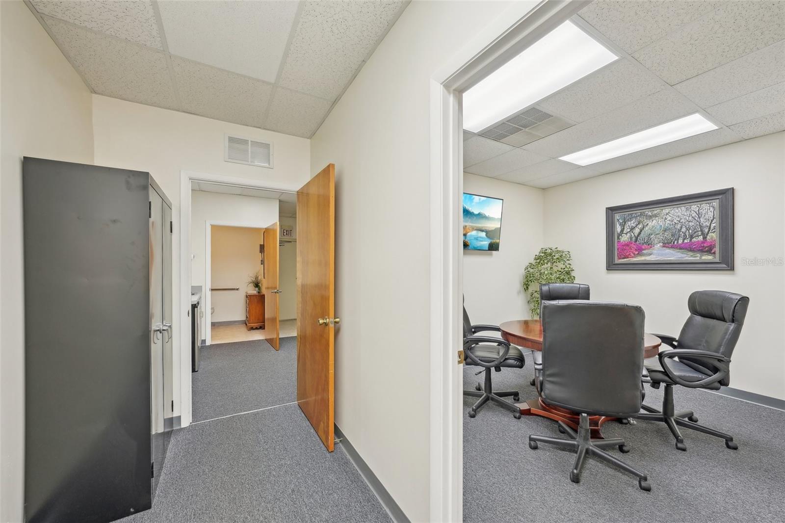 Listing photo id 28 for 37915 Heather Place 7