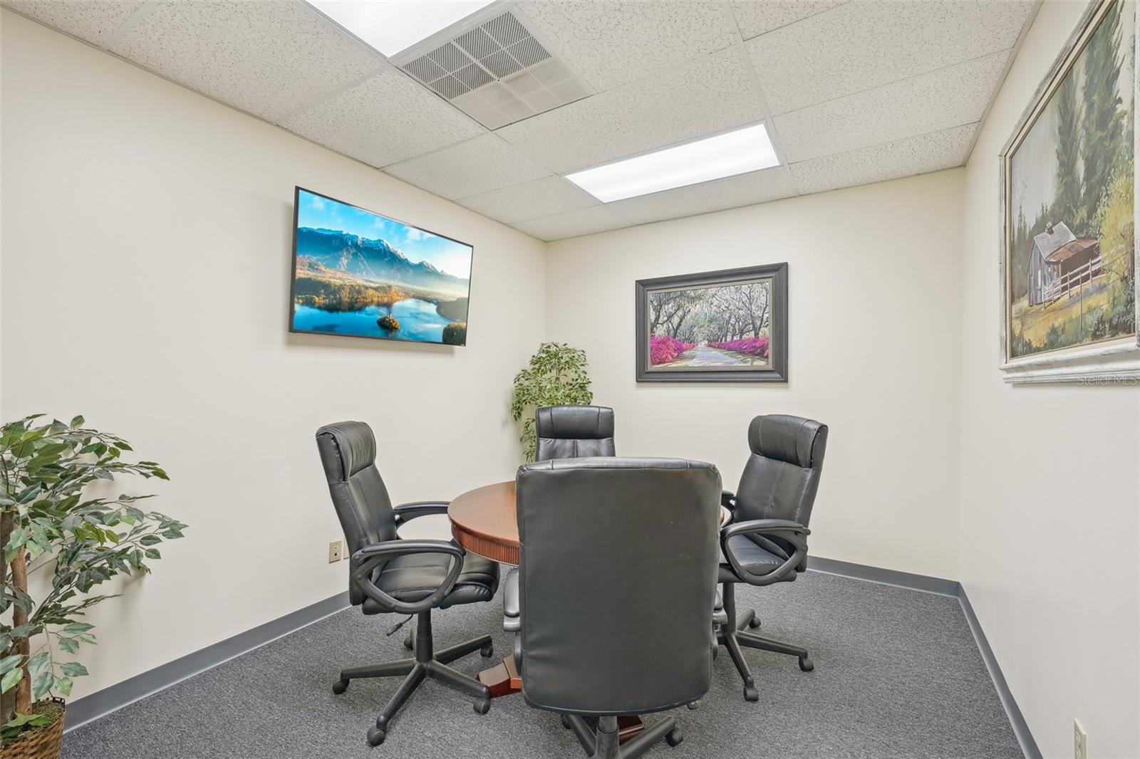 Listing photo id 29 for 37915 Heather Place 7
