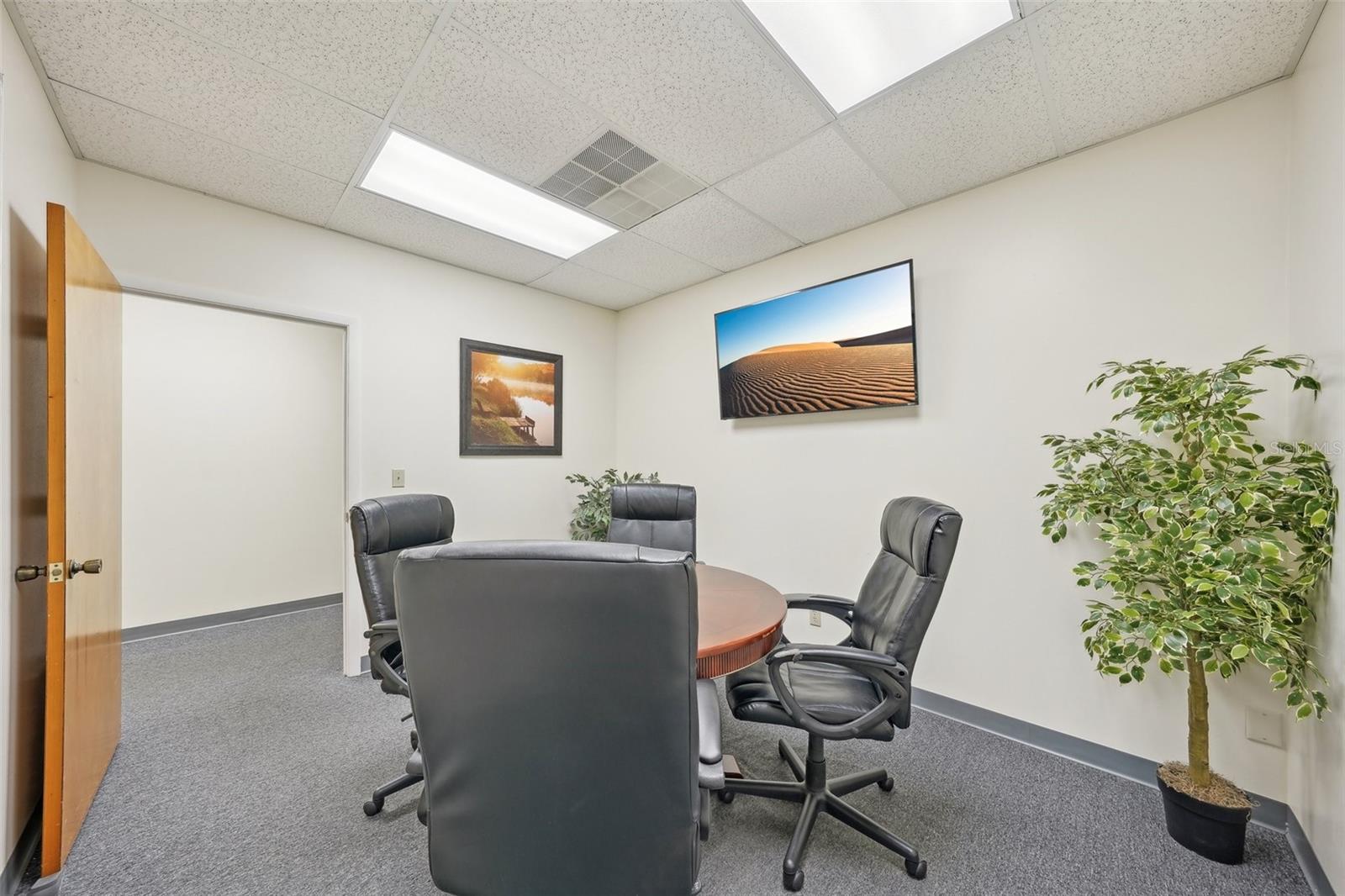 Listing photo id 30 for 37915 Heather Place 7