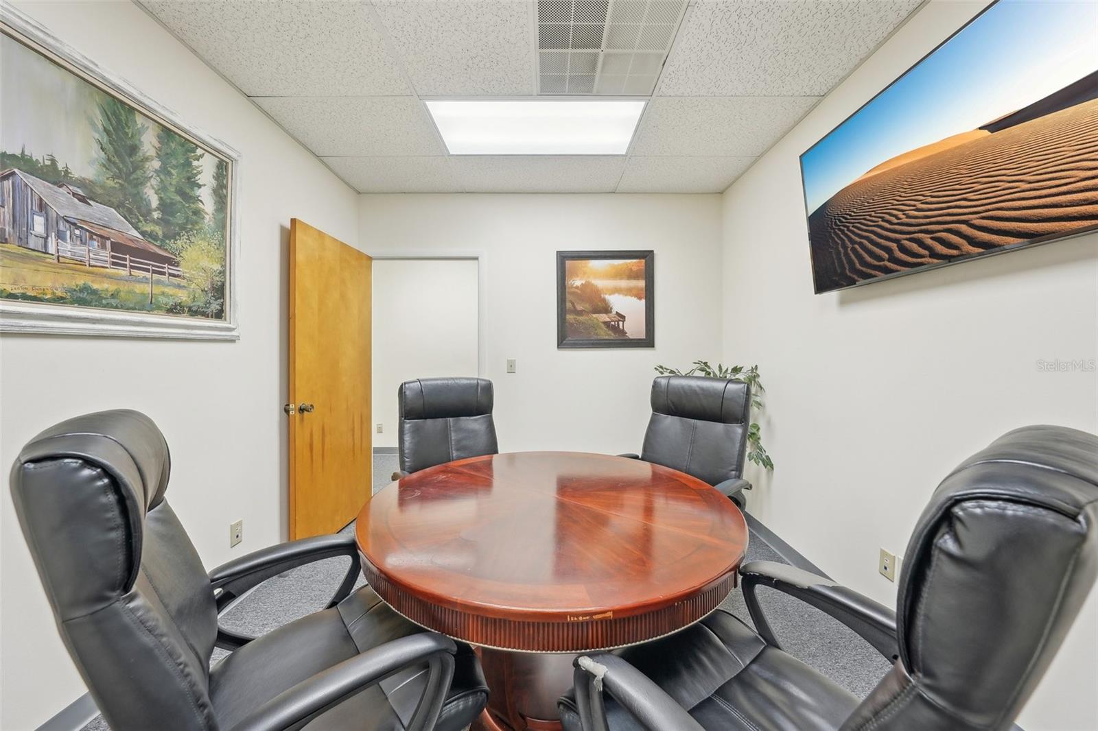Listing photo id 31 for 37915 Heather Place 7