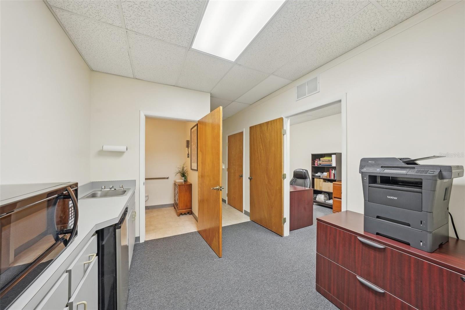 Listing photo id 32 for 37915 Heather Place 7