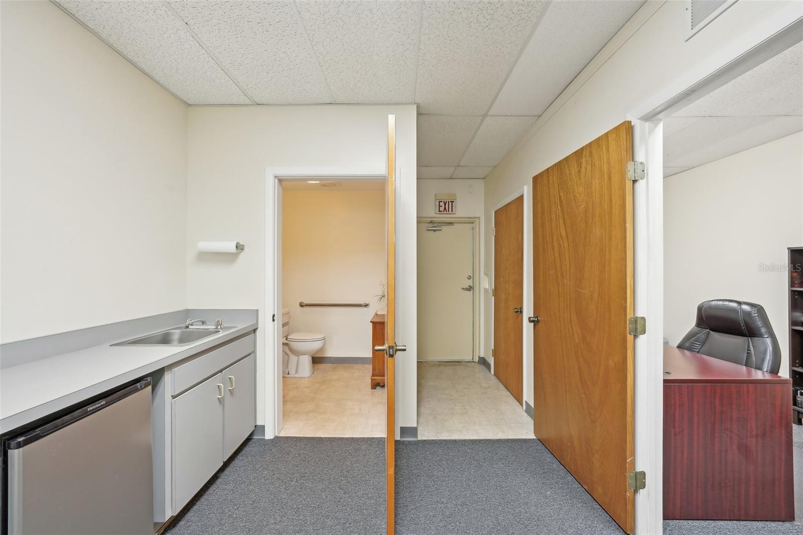 Listing photo id 33 for 37915 Heather Place 7