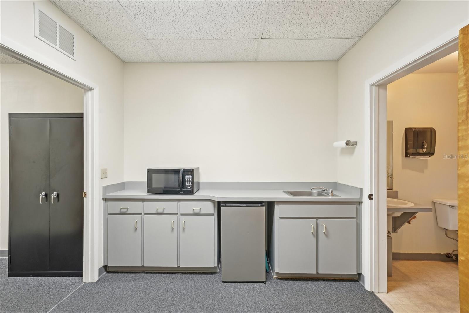 Listing photo id 35 for 37915 Heather Place 7
