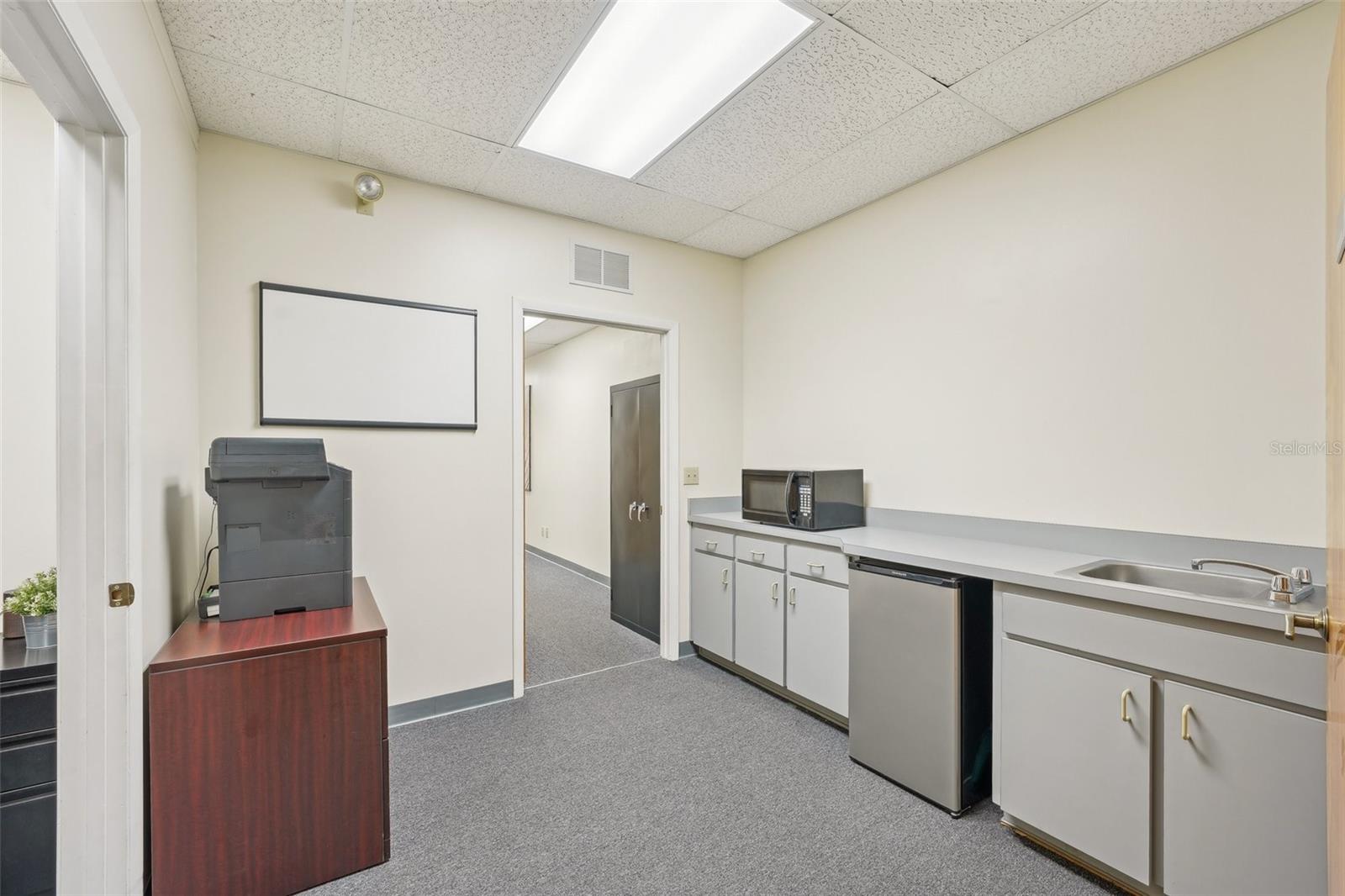 Listing photo id 40 for 37915 Heather Place 7