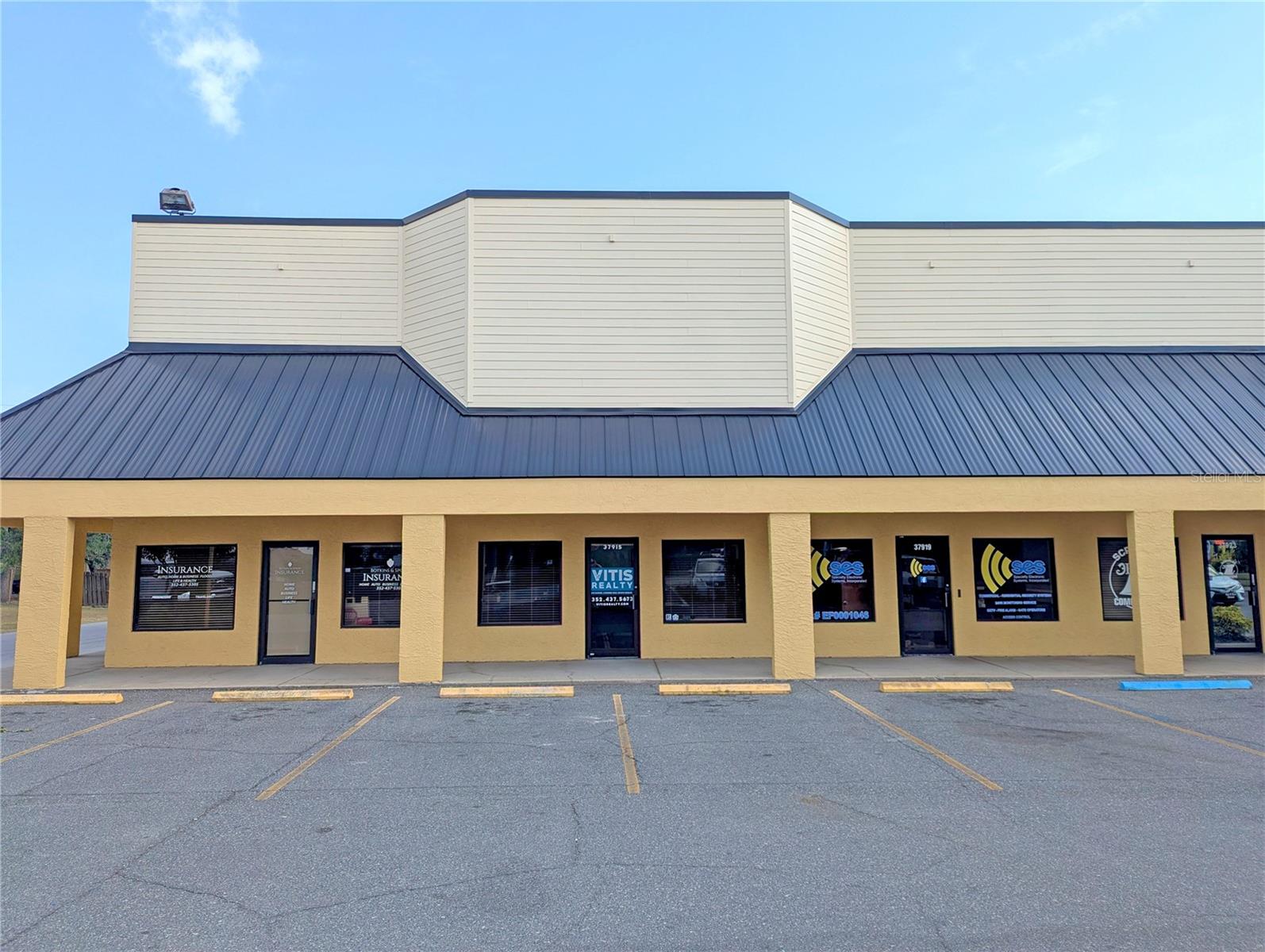 Listing photo id 4 for 37915 Heather Place 7