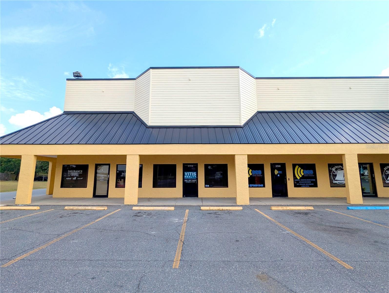 Listing photo id 5 for 37915 Heather Place 7