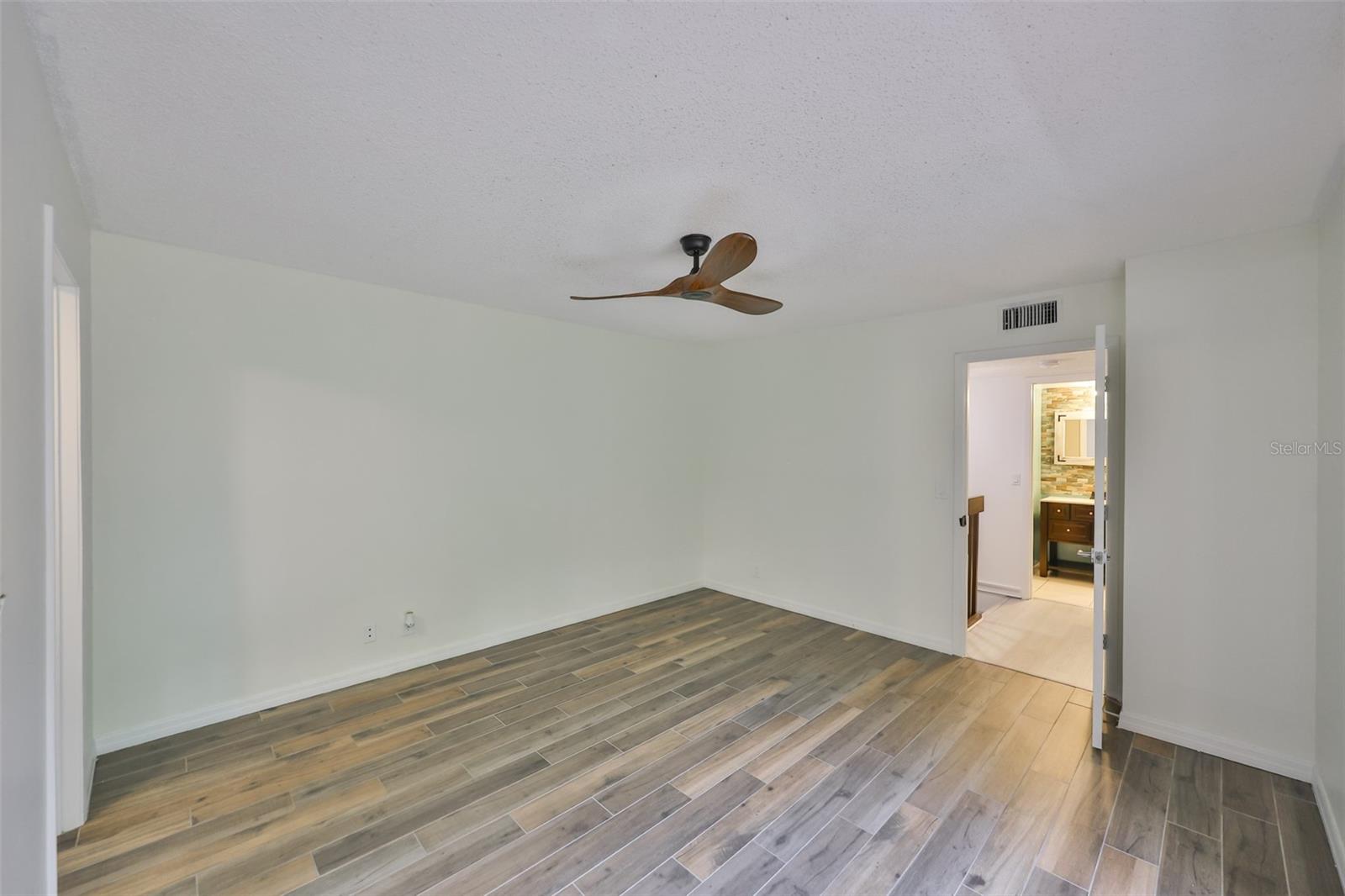 Image 33 of 40 For 2627 2nd Court