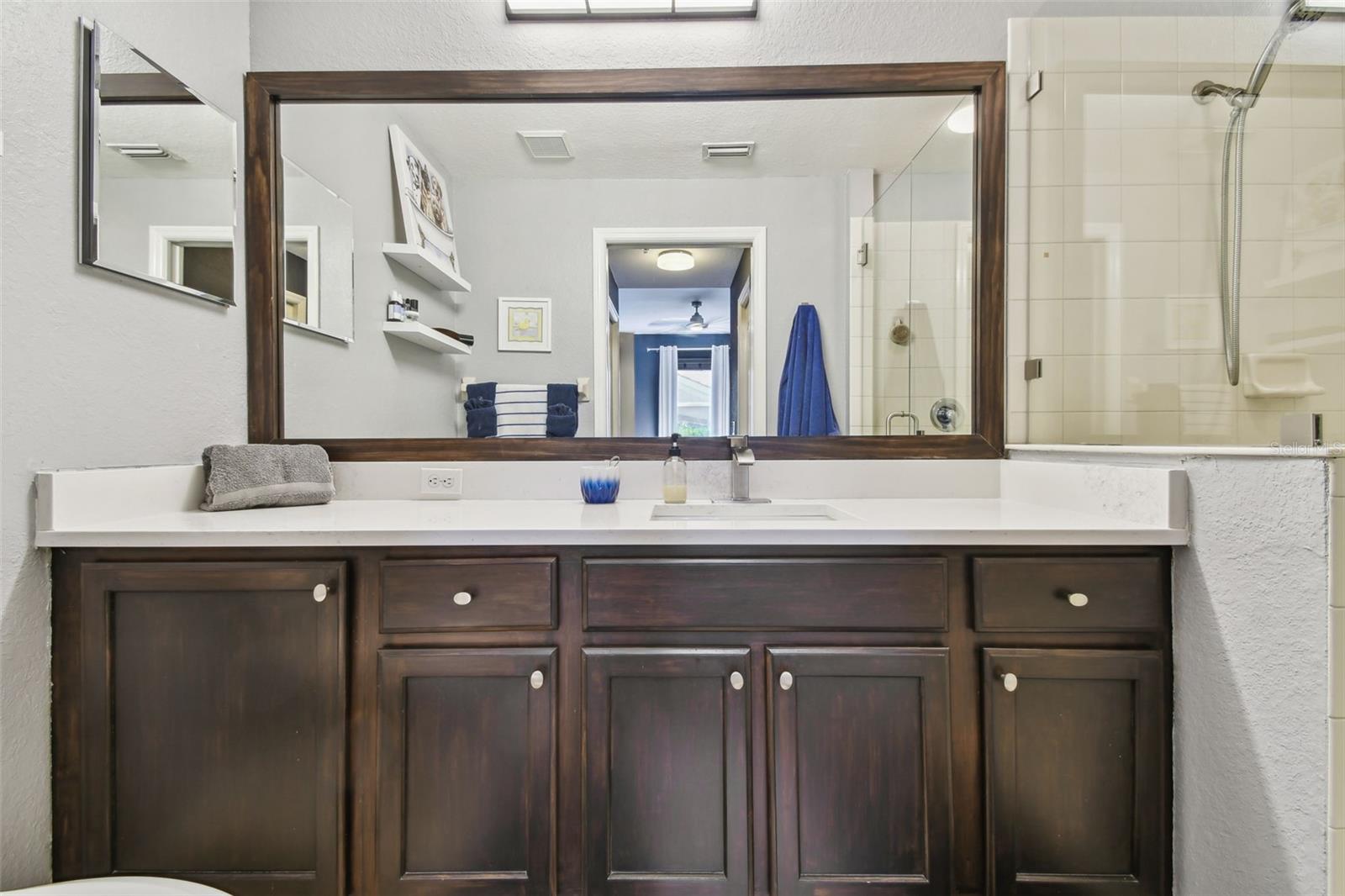 Image 15 of 47 For 1003 Fairwaycove Lane 103