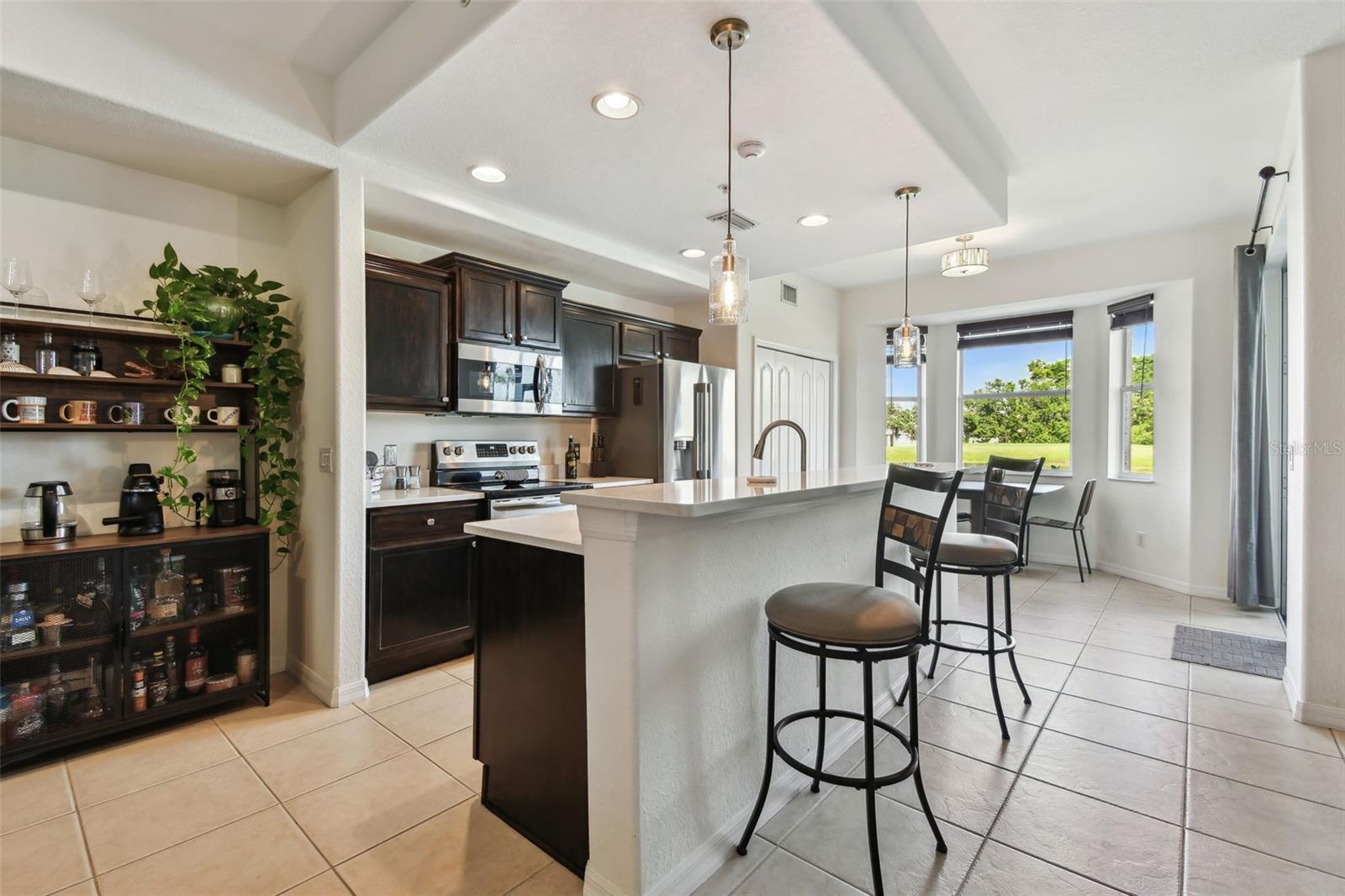 Image 2 of 47 For 1003 Fairwaycove Lane 103