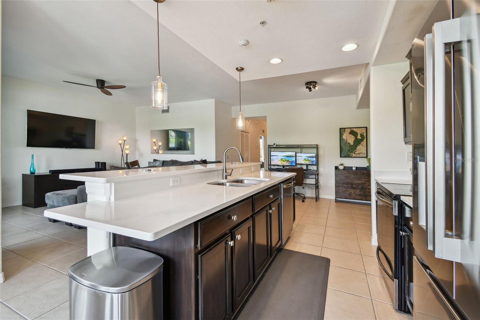 Image 3 of 47 For 1003 Fairwaycove Lane 103