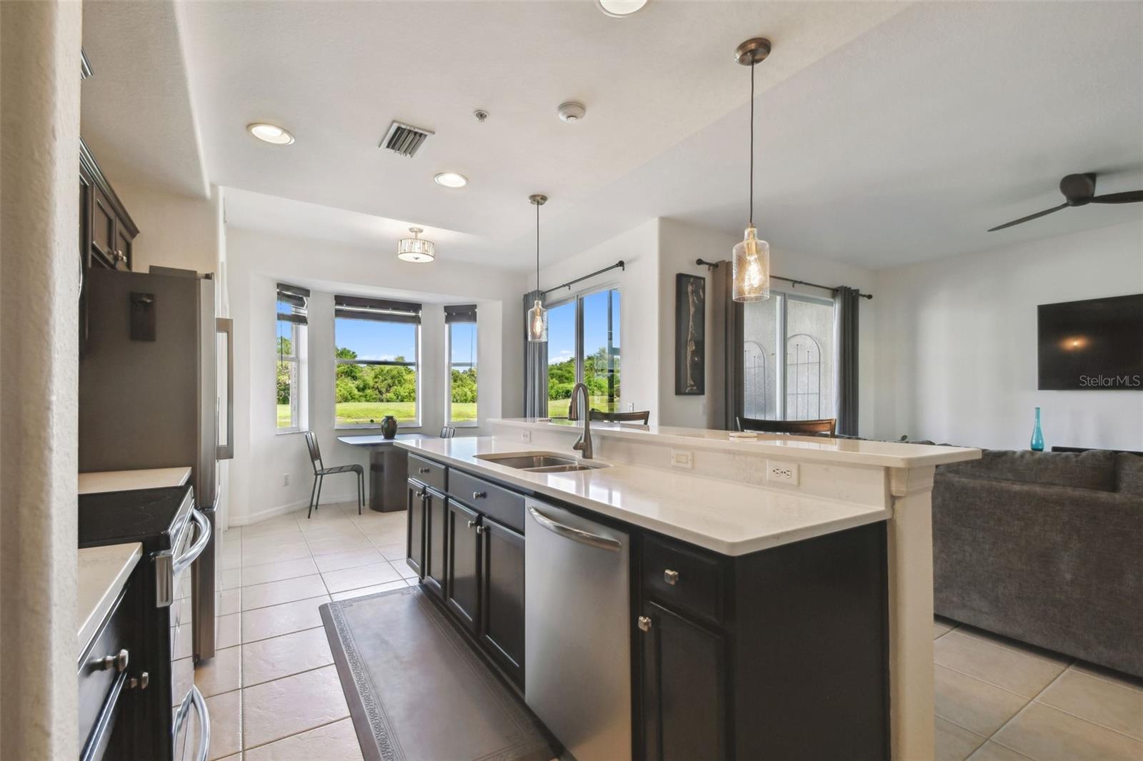 Image 4 of 47 For 1003 Fairwaycove Lane 103
