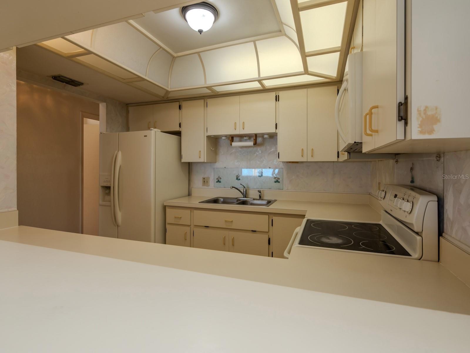 Image 13 of 54 For 7085 Sunset Drive S A