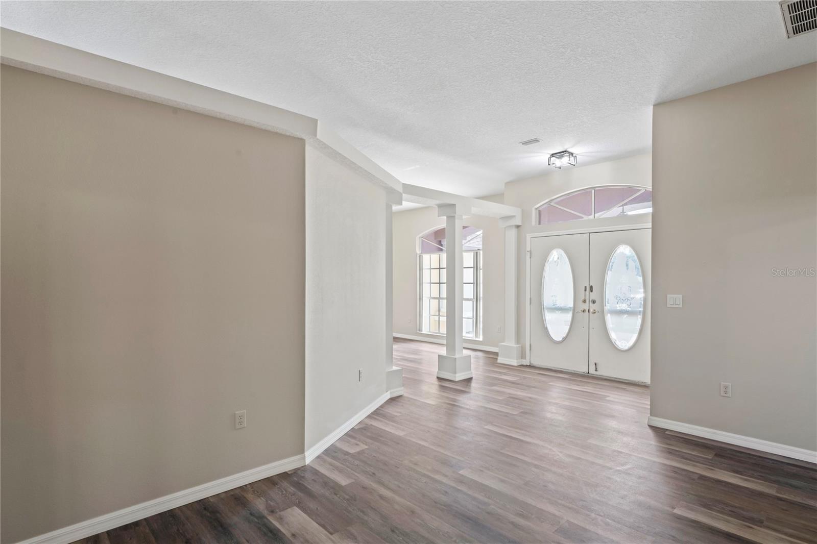 Image 11 of 62 For 223 Eastpoint Court