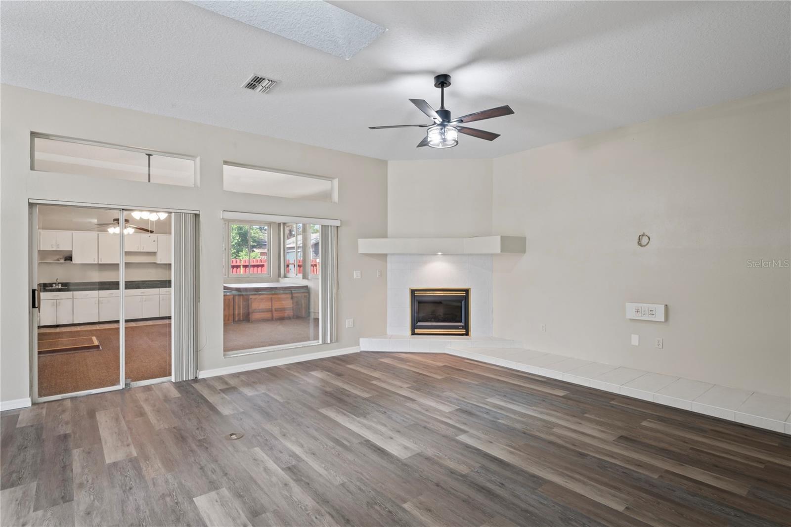 Image 23 of 62 For 223 Eastpoint Court