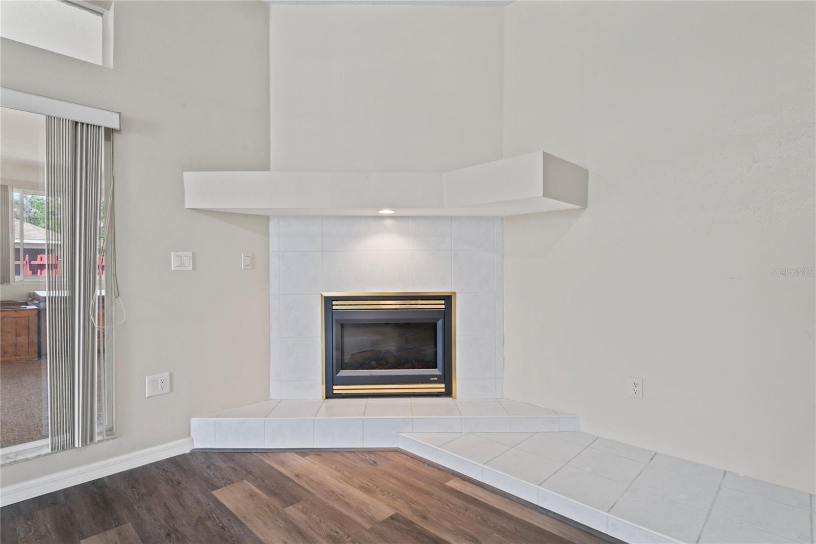 Image 24 of 62 For 223 Eastpoint Court