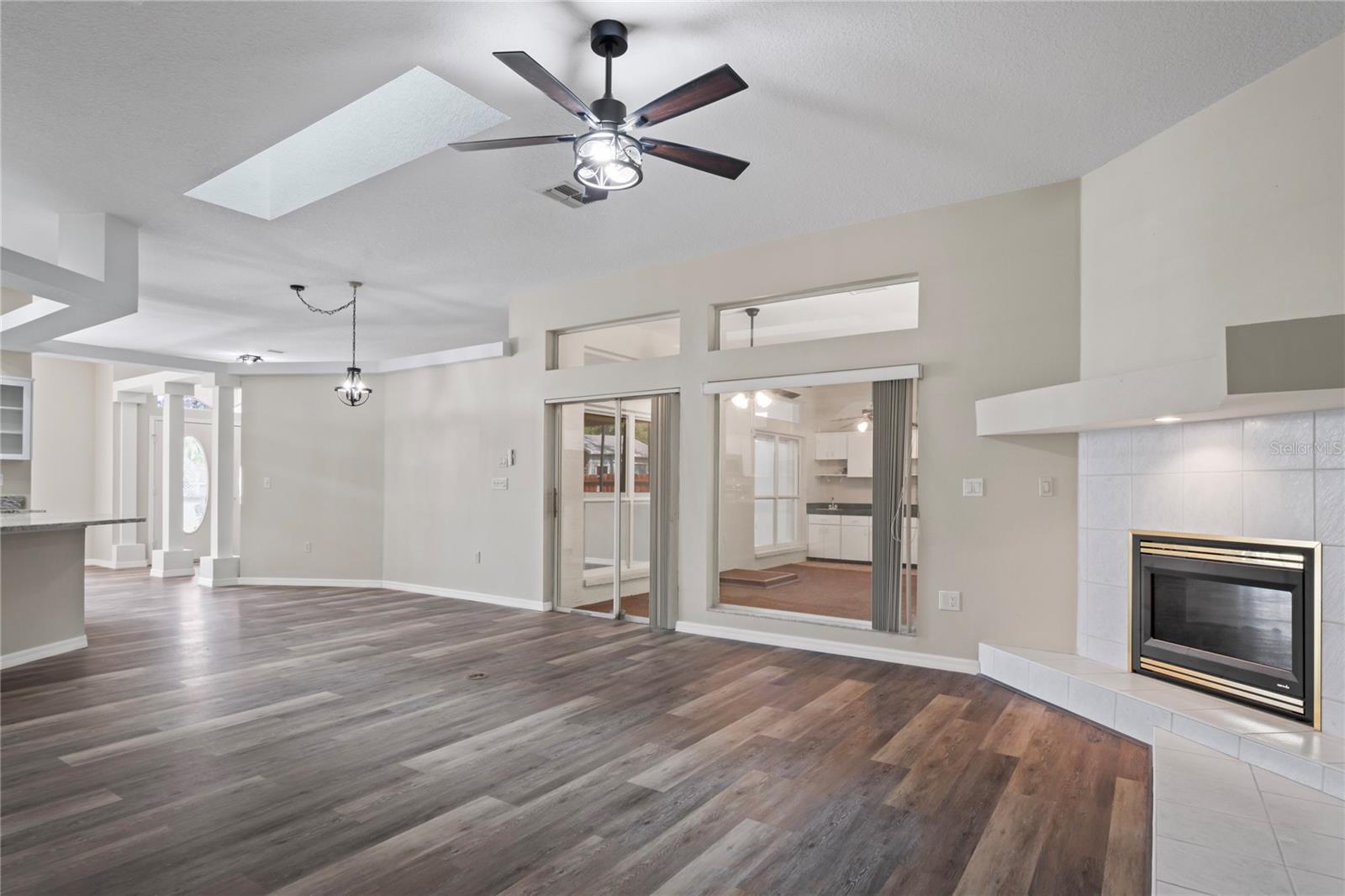Image 25 of 62 For 223 Eastpoint Court