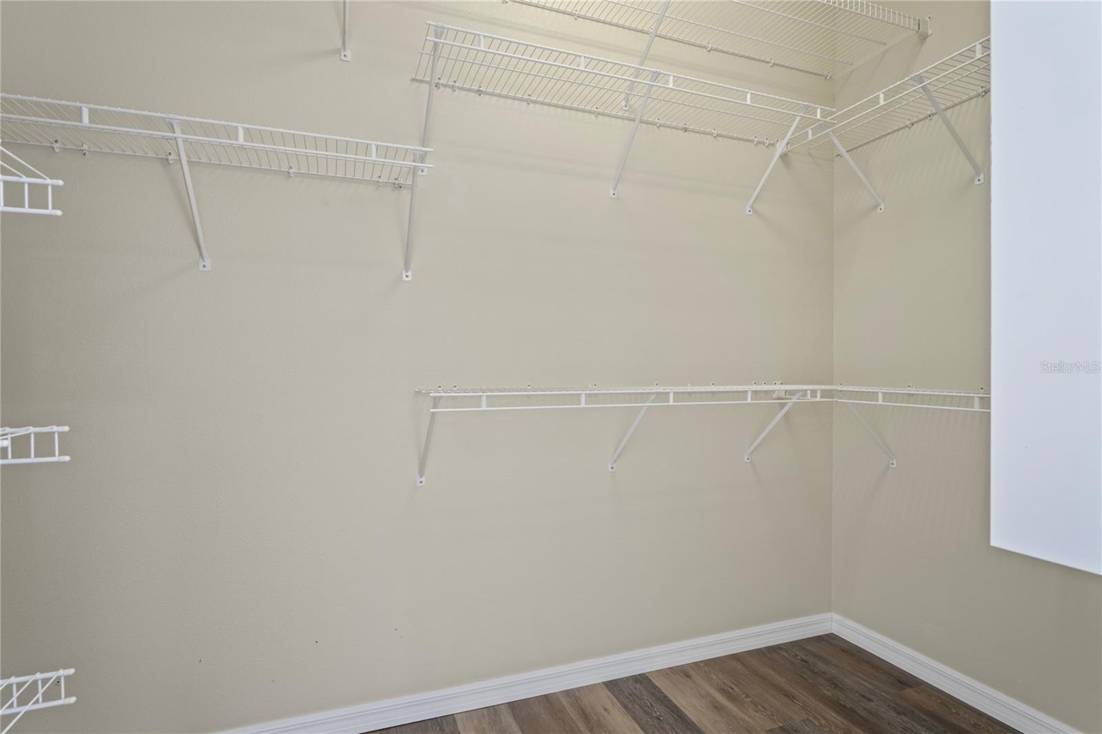Image 33 of 62 For 223 Eastpoint Court