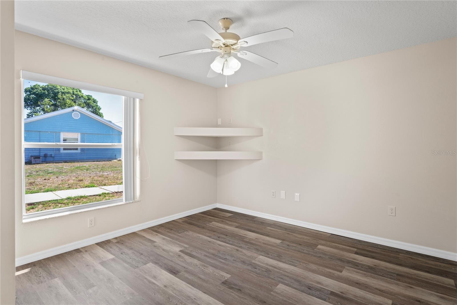 Image 34 of 62 For 223 Eastpoint Court