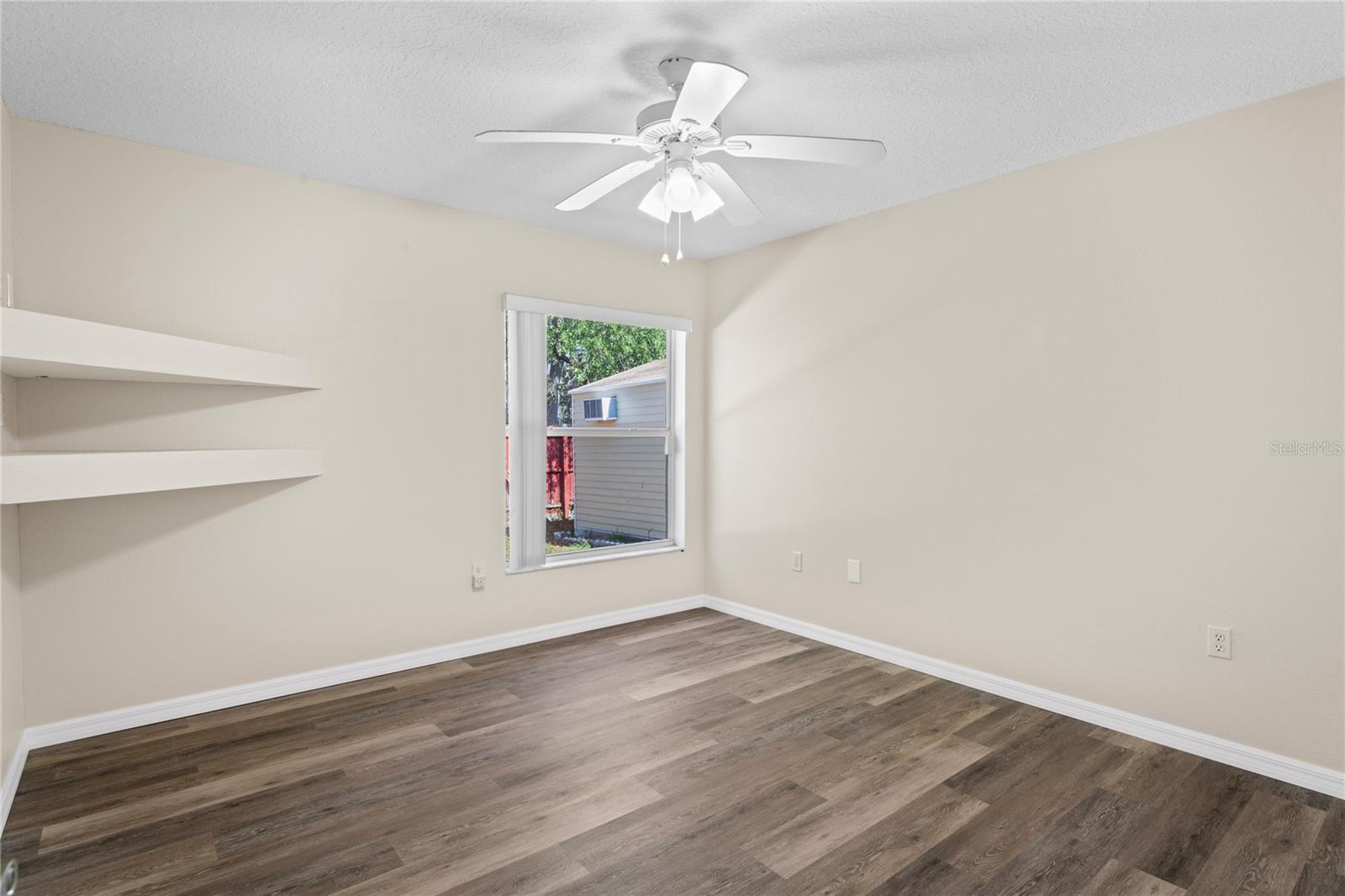 Image 38 of 62 For 223 Eastpoint Court