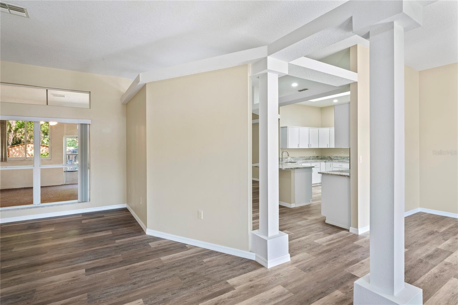 Image 8 of 62 For 223 Eastpoint Court