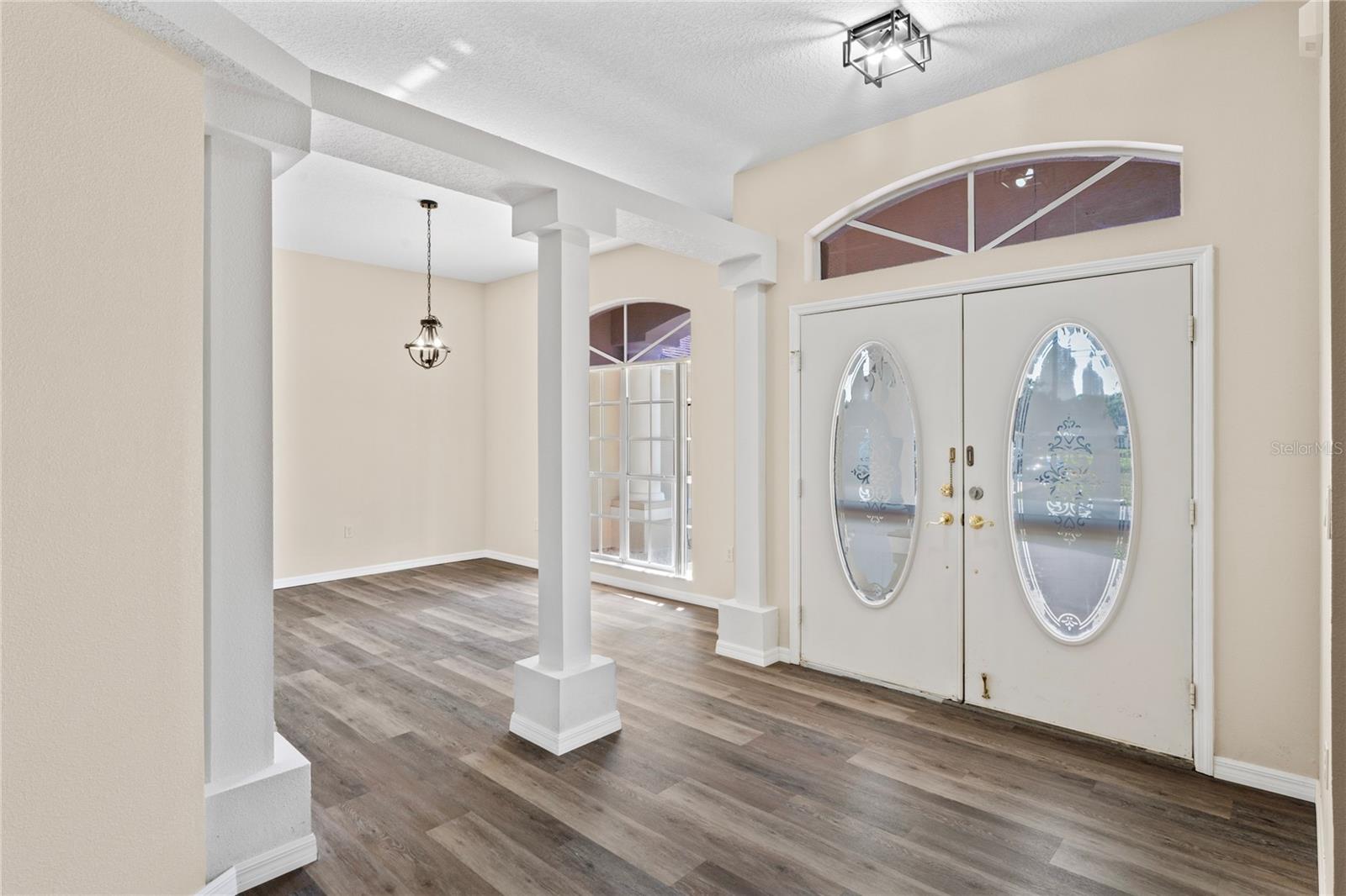 Image 9 of 62 For 223 Eastpoint Court