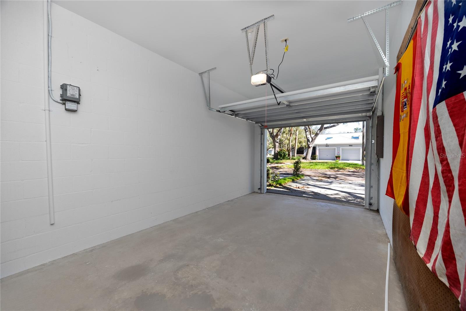 Image 33 of 65 For 944 San Carlos Court Ne