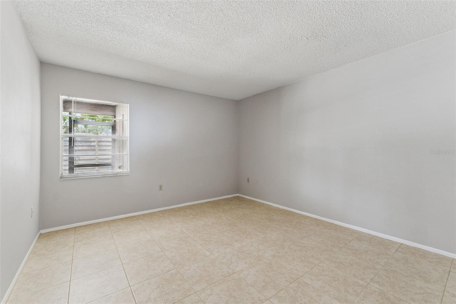 Image 13 of 31 For 2640 Woodgate Lane F6