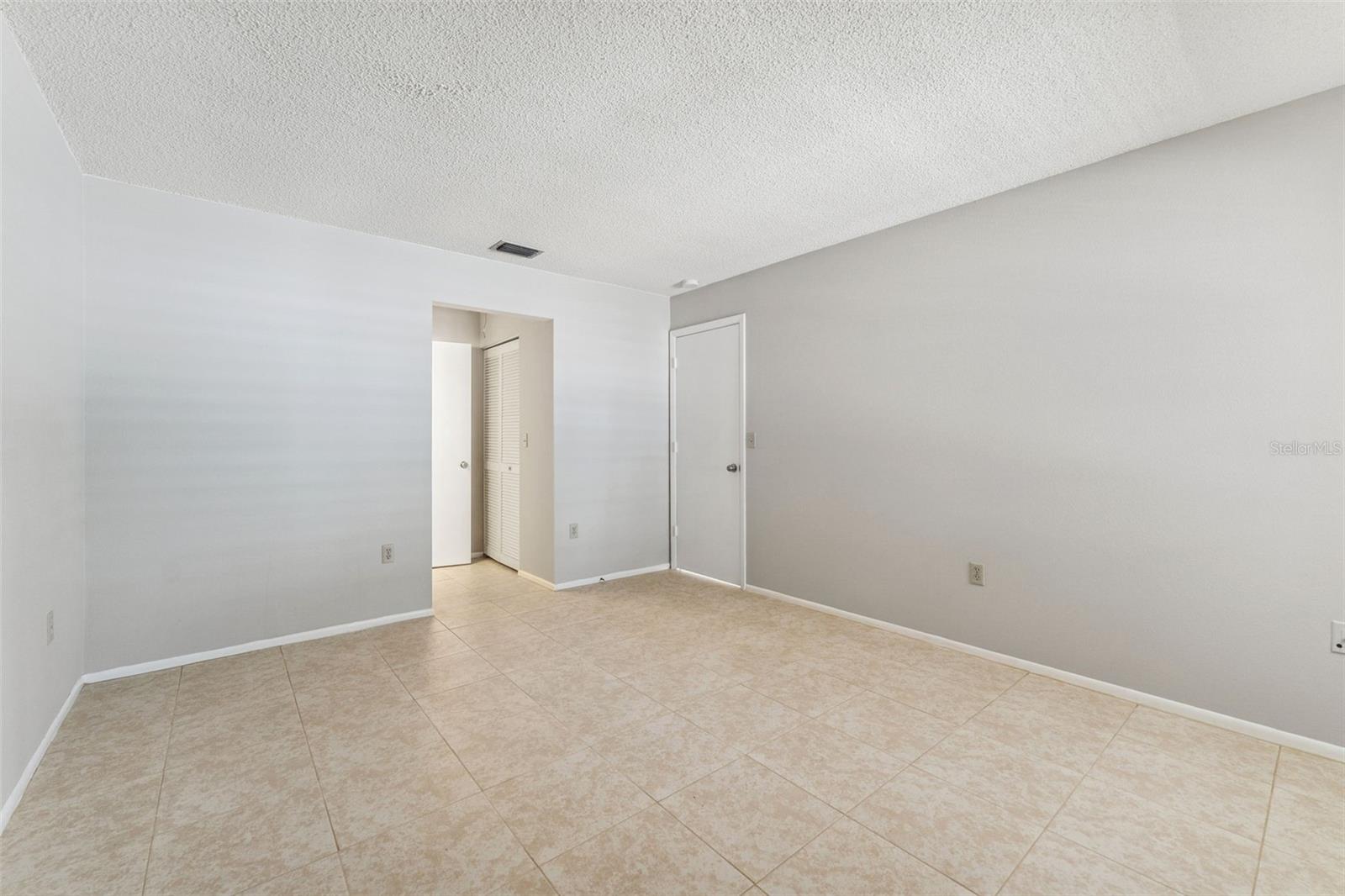 Image 14 of 31 For 2640 Woodgate Lane F6