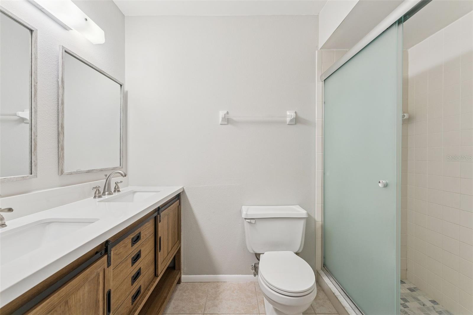 Image 16 of 31 For 2640 Woodgate Lane F6