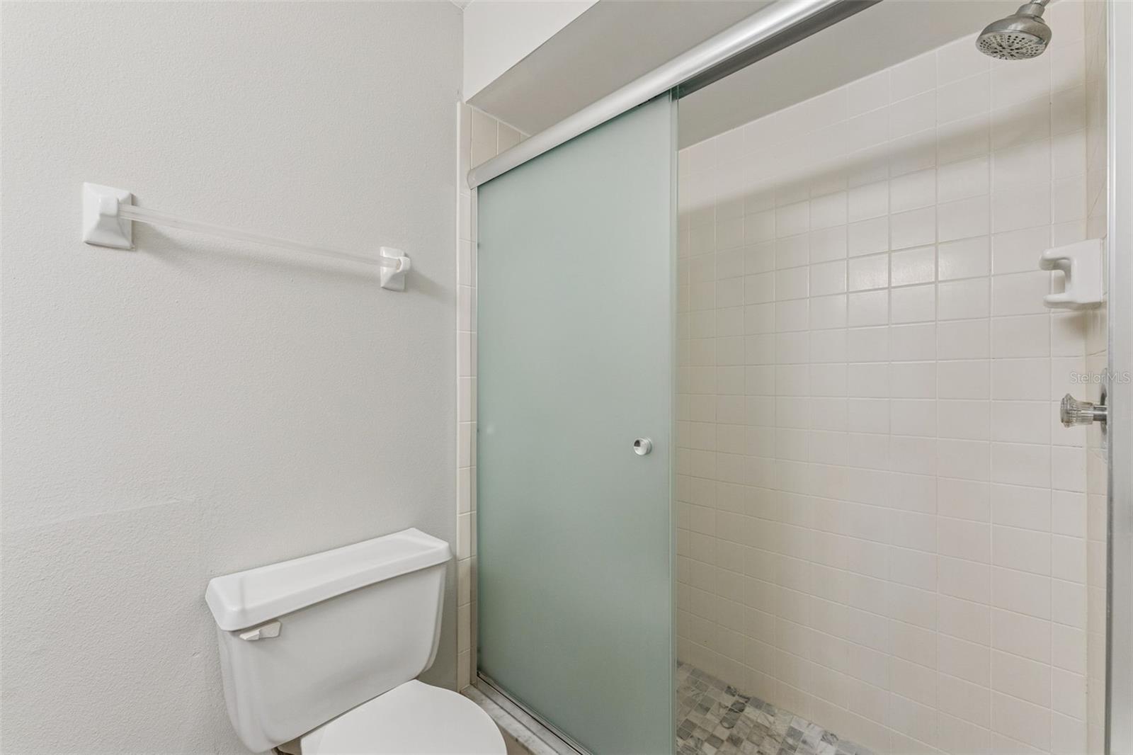 Image 17 of 31 For 2640 Woodgate Lane F6