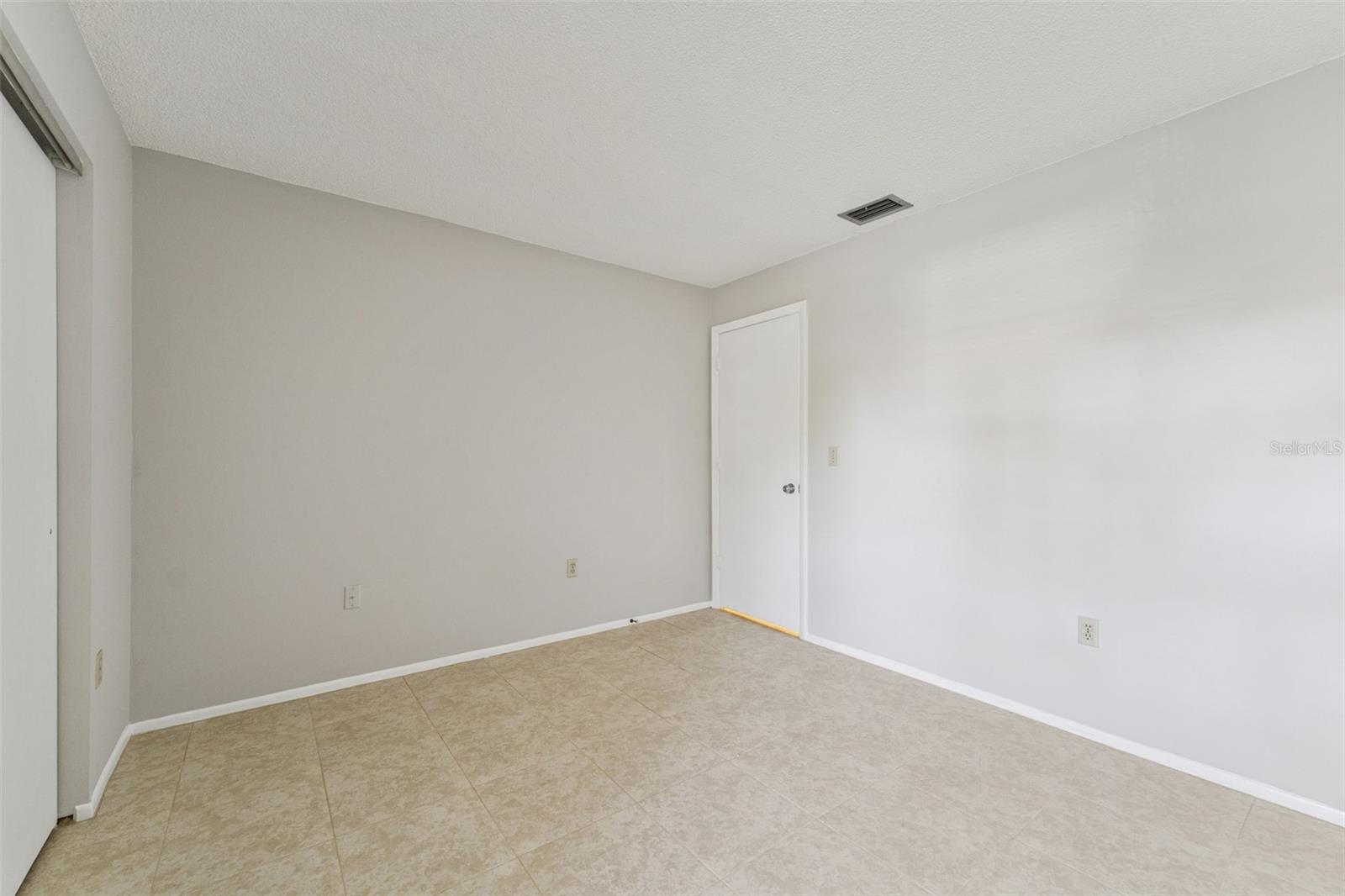 Image 19 of 31 For 2640 Woodgate Lane F6