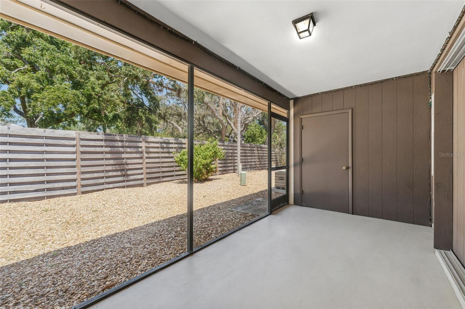 Image 21 of 31 For 2640 Woodgate Lane F6