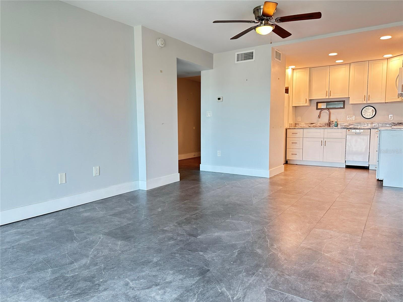 Image 13 of 48 For 51 Island Way 802