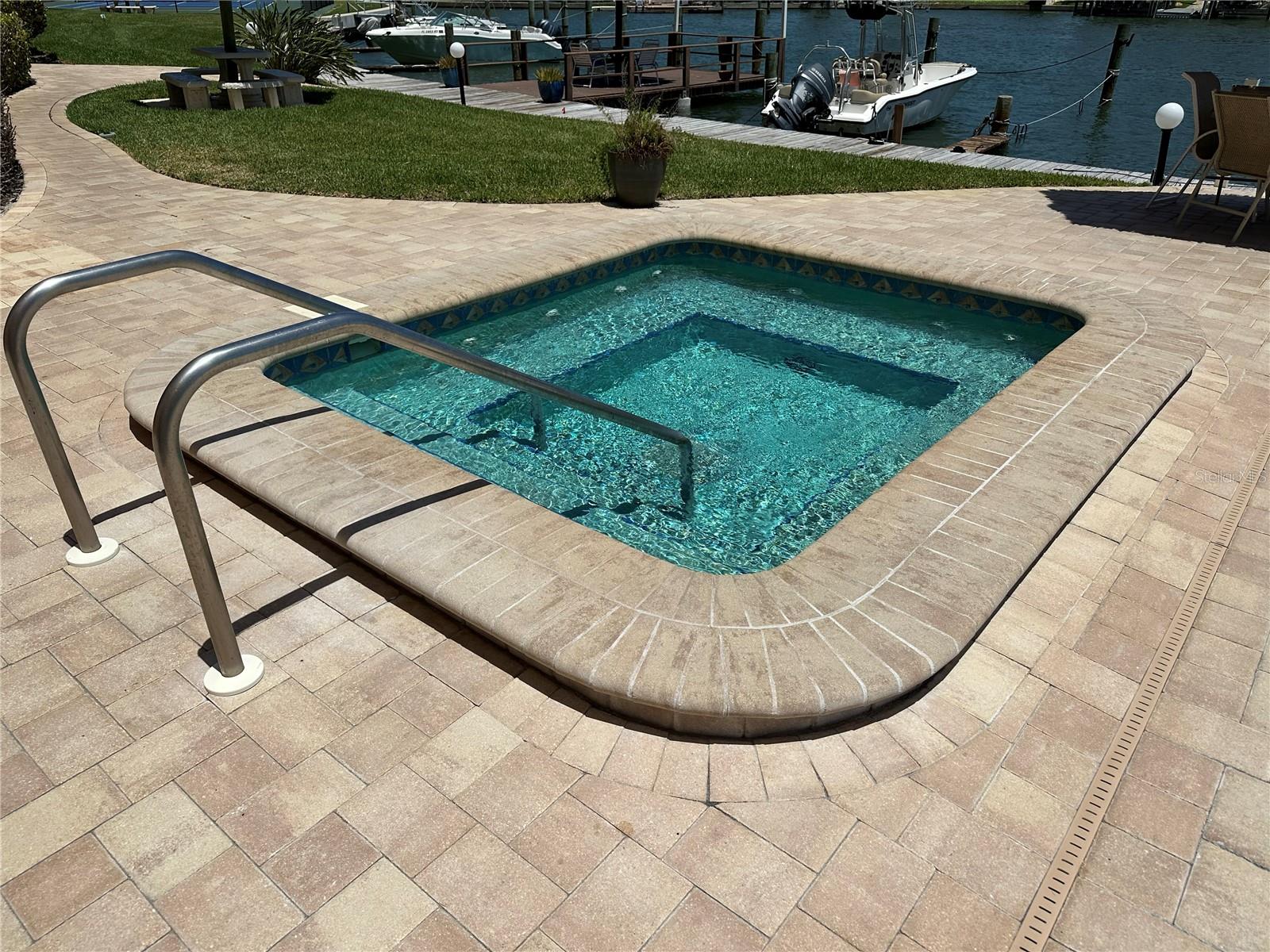 Image 20 of 48 For 51 Island Way 802