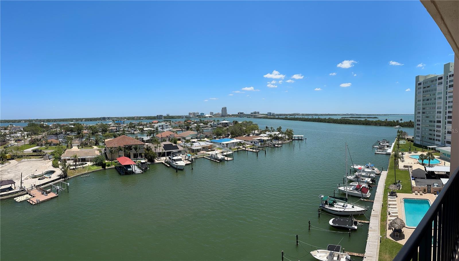 Image 29 of 48 For 51 Island Way 802