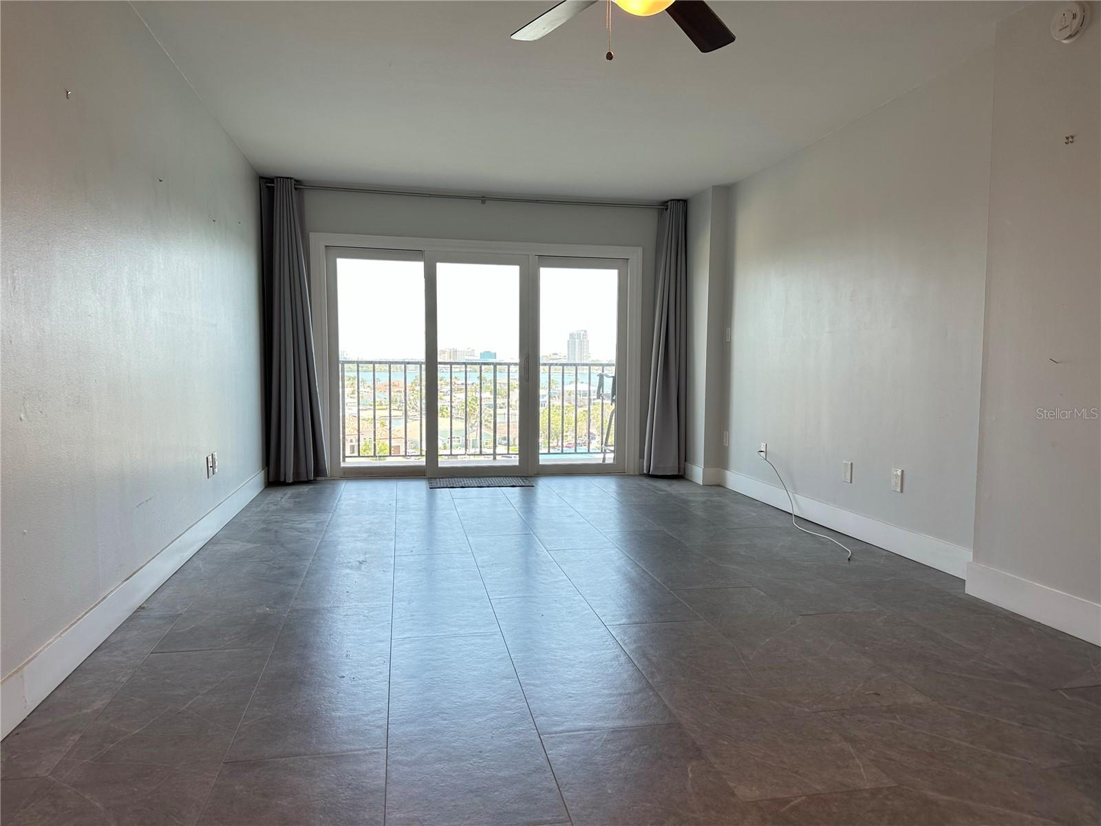Image 4 of 48 For 51 Island Way 802