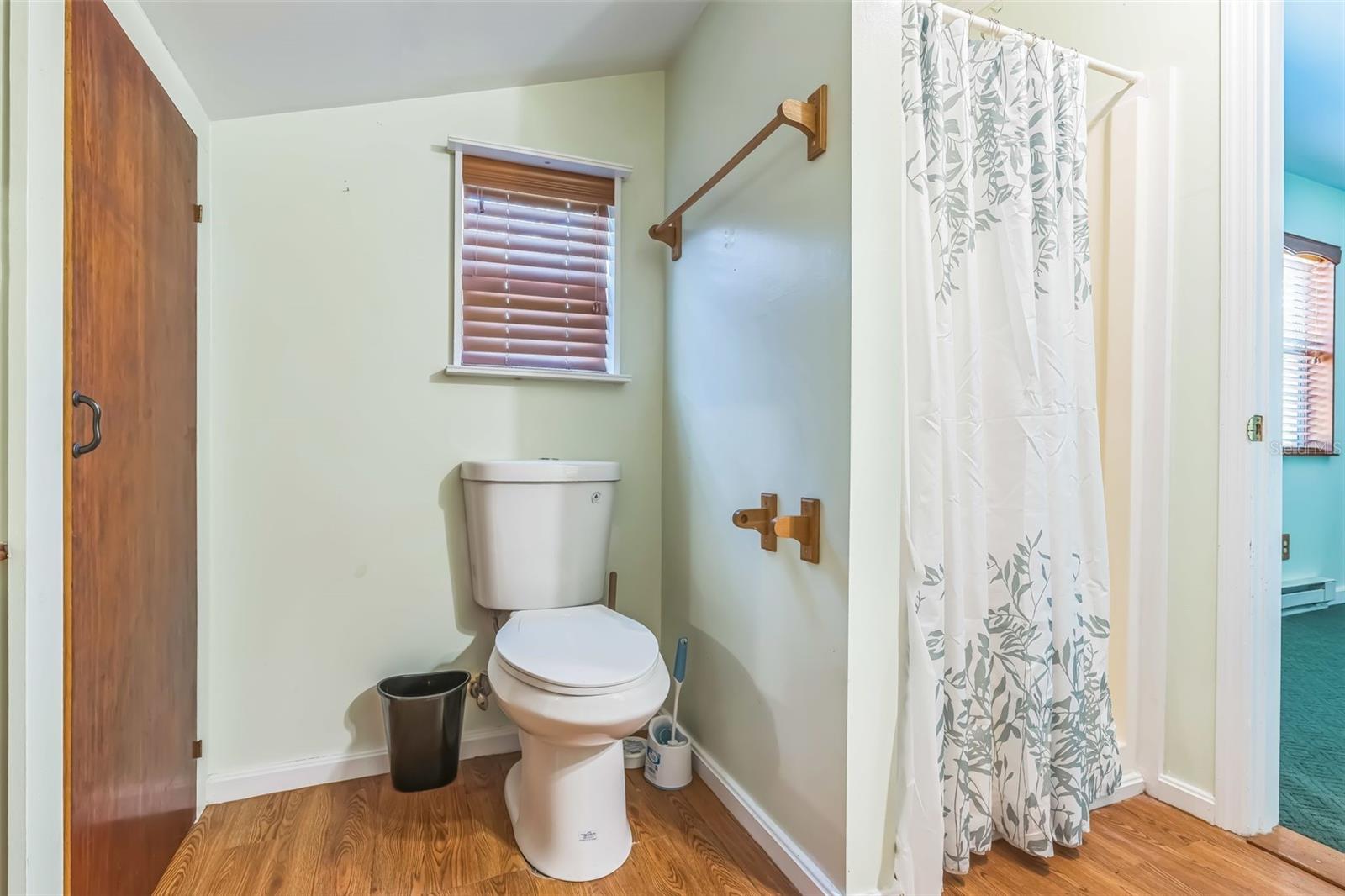 Image 15 of 26 For 526 Kings Creek Circle