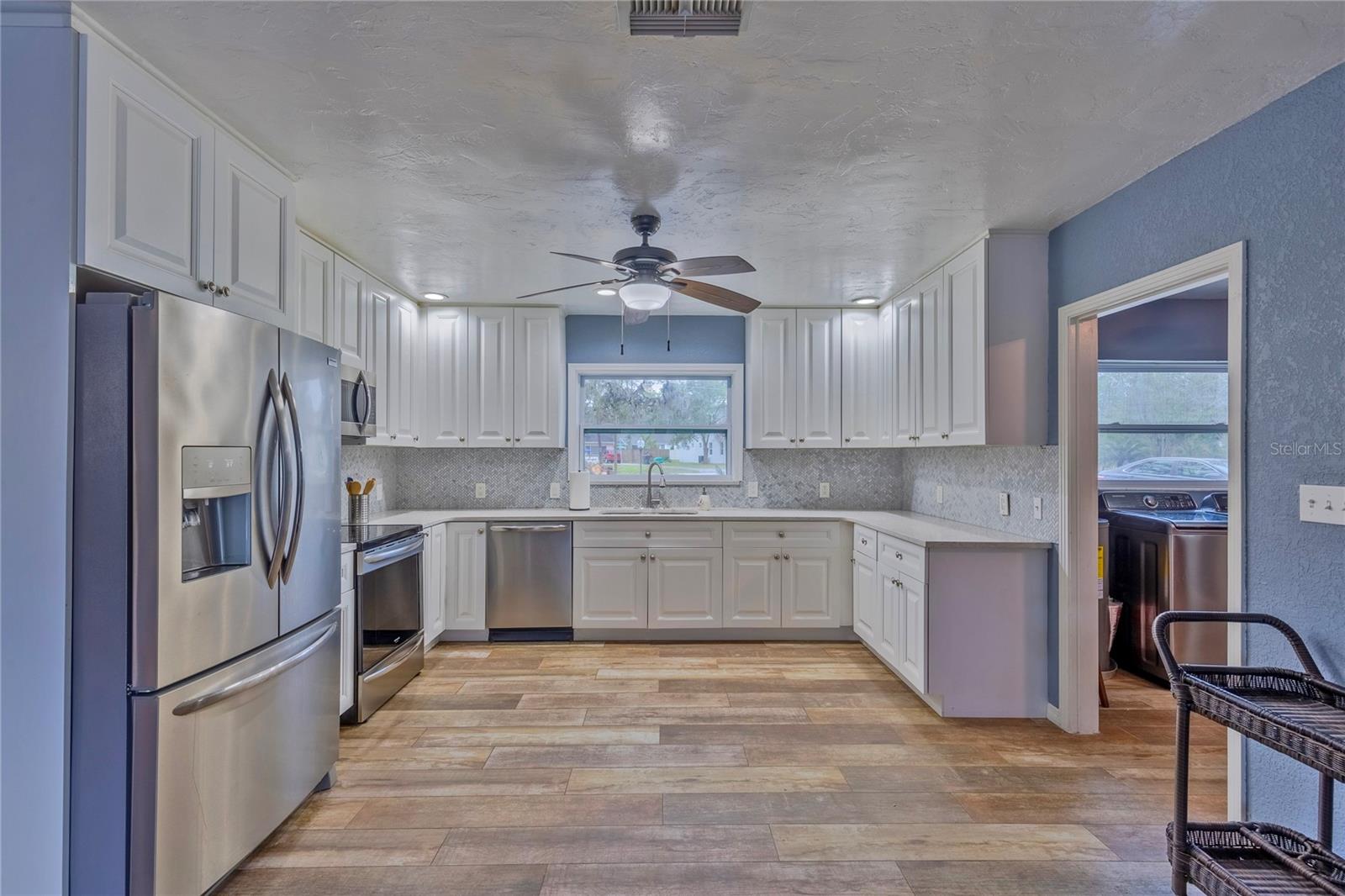 Image 12 of 16 For 11927 Riverhills Dr