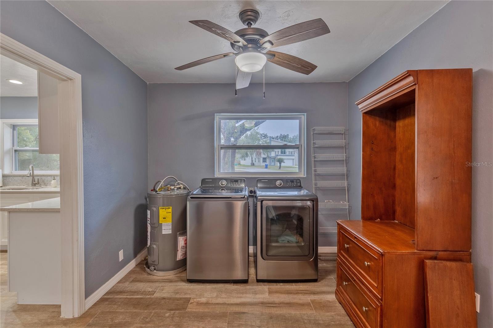 Image 13 of 16 For 11927 Riverhills Dr