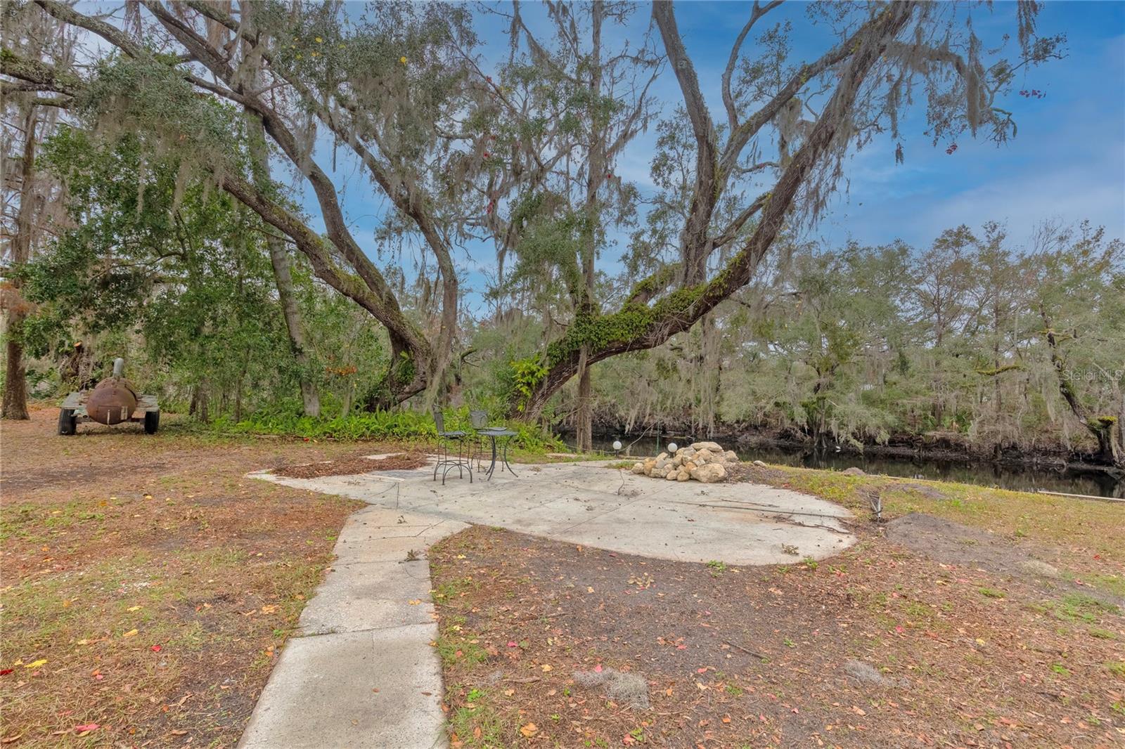 Image 16 of 16 For 11927 Riverhills Dr