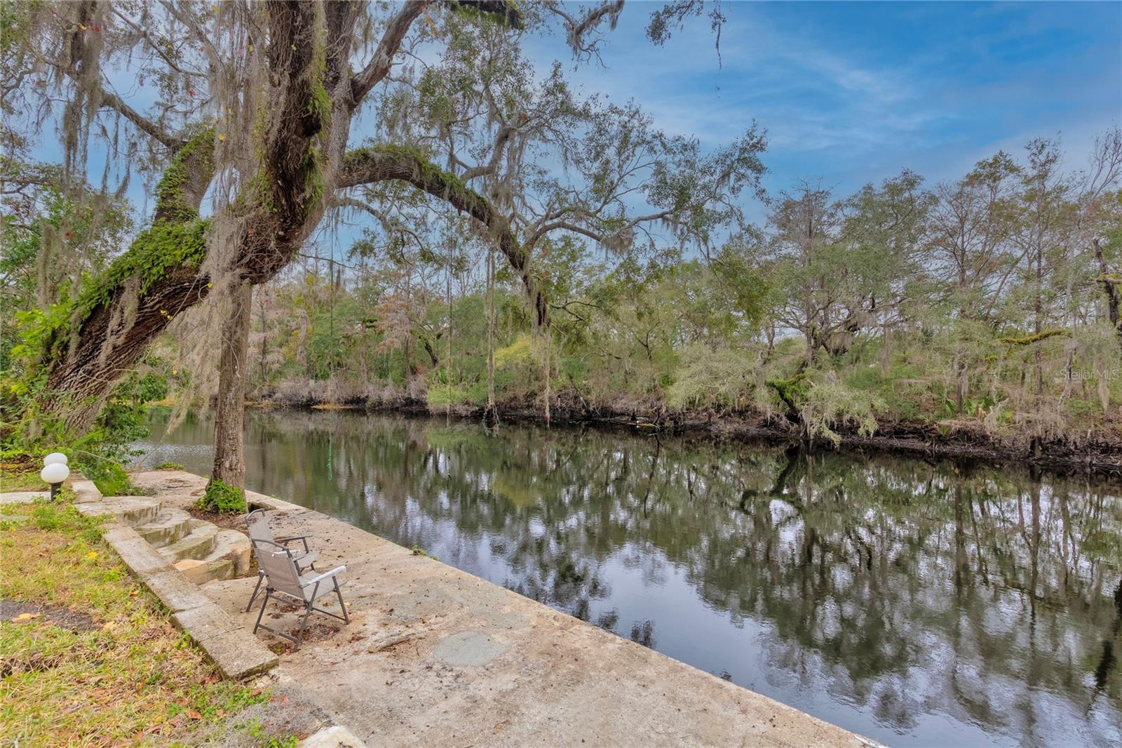 Image 4 of 16 For 11927 Riverhills Dr
